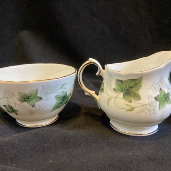 Duchess fine Bone China "Ivy" Creamer and Sugar bowl. Excellent Condition - Picture 3 of 7